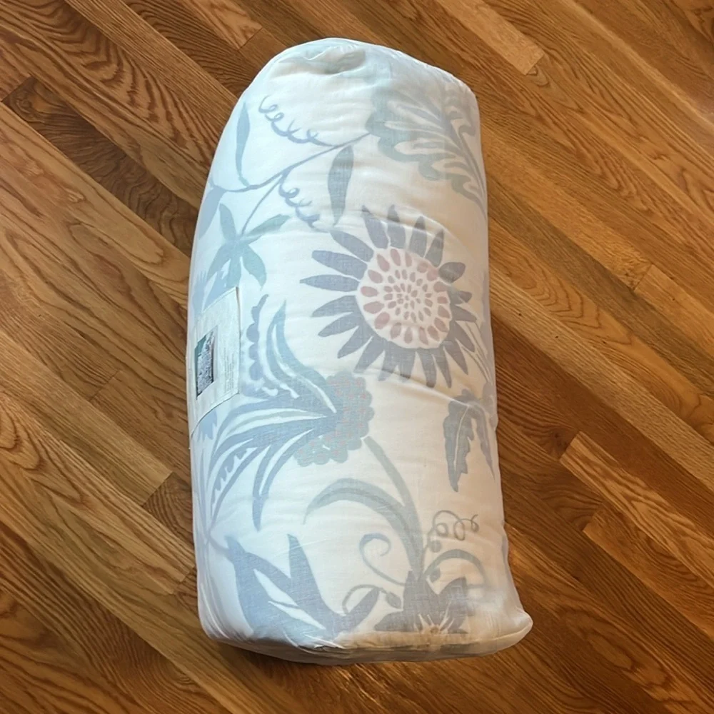 Anthropologie Velvet Hollyhock Queen Quilt NWT